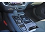 Volvo V60 T6 Recharge AWD Essential Bright - IntelliSafe Assist & Surround - Parkeercamera achter - Verwarmde voorstoelen, stuur & achterbank - Parkeersensoren voor & achter - Inklapbare trekhaak - 18' LMV