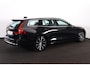 Volvo V60 T6 Recharge AWD Essential Bright - IntelliSafe Assist & Surround - Parkeercamera achter - Verwarmde voorstoelen, stuur & achterbank - Parkeersensoren voor & achter - Inklapbare trekhaak - 18' LMV
