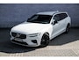 Volvo V60 2.0 T6 Recharge AWD R-Design | Plug-in Hybrid (PHEV) | Navigatie | Apple Carplay | Android Auto | Elektrische Bestuurdersstoel | Keyless Entry | Elektrische Achterklep | Sportstoelen | Stoelverwarming