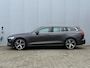 Volvo V60 T6 Automaat Plug-in hybrid AWD Plus Bright | Panoramadak | Stoel- & Stuurwielverwarming | Premium audio by Harman Kardon | Sportstoelen | Elektrisch bedienbare voorstoelen met geheugen | 19 inch lichtmetalen velgen |