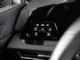 Volkswagen Golf 1.5 eTSI R-Line 150 pk Automaat (DSG) | Navigatie | Panoramadak | Parkeersensoren (Park assist) | Achteruitrijcamera | Stoelverwarming | R-Line |