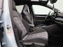 Volkswagen Golf 1.5 eHybrid GTE 272 PK| Panoramadak | 18 Inch Velgen | Head-Updisplay | Dodehoekdetectie | 360 Camera | LED Matrix | Navigatie | Stoelverwarming | Stuurwielverwarming | Black Style
