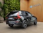 Volvo XC60 2.0 T6 Plug-in hybrid AWD Ultra Black Edition | Luchtvering | HUD | Memory | Pano | Harman/Kardon