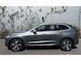 Volvo XC60 2.0 T8 Twin Engine AWD R-Design | Luchtvering | Adaptieve Cruise Control | Schuif - / Kanteldak | Stoel/Stuurverwarming | Adaptieve LED Koplampen | Memory | Head-Up Display |