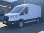 Ford Transit 350 2.0 TDCI L2H2 RWD 170pk Kastinrichting Werkplaatsinrichting Airco Cruise controle Navigatiesysteem Telefoonverbinding Parkeersensoren voor en achter 2-Persoons Bpm vrij  Sortimo Werkplaats Omvormer St