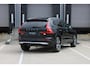 Volvo XC60 T6 Automaat Plug-in hybrid AWD Inscription | Premium audio by Harman en Kardon| Park Assist voor en achter| Parkeer Camera| Interieur Voorverwarming| Verwarmbare Voorruit | Semi Electrische Trekhaak.