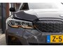 BMW 3-Serie Touring M340i xDrive High Executive Edition|Pano|360 Camera|Trekhaak|Stoel + Stuur Verwarming|Dravitgrau