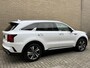 Kia Sorento 1.6 T-GDI 230pk Hybrid 4-WD Executive 7-persoons | Adaptieve cruise | Lederen bekleding | Trekhaak afneembaar | Navigatie | Apple CarPlay / Android Auto | Camera | BOSE | 19 inch LMV | LED | DAB | Sfeerverlichting | Stoelverwarming | Volledig dealeronderhouden!