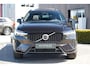 Volvo XC60 T6 Plug-in hybrid AWD Plus Dark Long Range | Trekhaak | Panoramisch schuif/kanteldak | 360 graden camera | Stoel en stuurwielverwarming | Parkeerverwarming | Adaptieve cruise control incl. BLIS |