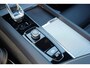 Volvo XC60 T6 Plug-in hybrid AWD Plus Dark Long Range | Trekhaak | Panoramisch schuif/kanteldak | 360 graden camera | Stoel en stuurwielverwarming | Parkeerverwarming | Adaptieve cruise control incl. BLIS |