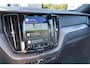 Volvo XC60 T6 Plug-in hybrid AWD Plus Dark Long Range | Trekhaak | Panoramisch schuif/kanteldak | 360 graden camera | Stoel en stuurwielverwarming | Parkeerverwarming | Adaptieve cruise control incl. BLIS |