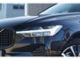 Volvo XC60 T6 Plug-in hybrid AWD Plus Dark Long Range | Trekhaak | Panoramisch schuif/kanteldak | 360 graden camera | Stoel en stuurwielverwarming | Parkeerverwarming | Adaptieve cruise control incl. BLIS |