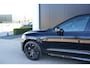 Volvo XC60 T6 Plug-in hybrid AWD Ultra Black Edition Long Range | Luchtvering | Trekhaak | HUD | Panoramisch schuif/kanteldak | Stoel en stuurwielverwarming | 21 inch | Harman Kardon | Adaptieve cruise control |
