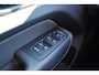 Volvo XC60 T6 Plug-in hybrid AWD Ultra Black Edition Long Range | Luchtvering | Trekhaak | HUD | Panoramisch schuif/kanteldak | Stoel en stuurwielverwarming | 21 inch | Harman Kardon | Adaptieve cruise control |
