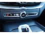 Volvo XC60 T6 Plug-in hybrid AWD Ultra Black Edition Long Range | Luchtvering | Trekhaak | HUD | Panoramisch schuif/kanteldak | Stoel en stuurwielverwarming | 21 inch | Harman Kardon | Adaptieve cruise control |