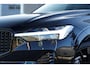 Volvo XC60 T6 Plug-in hybrid AWD Ultra Black Edition Long Range | Luchtvering | Trekhaak | HUD | Panoramisch schuif/kanteldak | Stoel en stuurwielverwarming | 21 inch | Harman Kardon | Adaptieve cruise control |