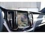 Volvo XC60 T6 Plug-in hybrid AWD Ultra Black Edition Long Range | Luchtvering | Trekhaak | HUD | Panoramisch schuif/kanteldak | Stoel en stuurwielverwarming | 21 inch | Harman Kardon | Adaptieve cruise control |