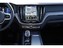 Volvo XC60 T6 Plug-in hybrid AWD Ultra Black Edition Long Range | Luchtvering | Trekhaak | HUD | Panoramisch schuif/kanteldak | Stoel en stuurwielverwarming | 21 inch | Harman Kardon | Adaptieve cruise control |