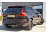 Volvo XC60 T6 Plug-in hybrid AWD Ultra Black Edition Long Range | Luchtvering | Trekhaak | HUD | Panoramisch schuif/kanteldak | Stoel en stuurwielverwarming | 21 inch | Harman Kardon | Adaptieve cruise control |