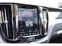 Volvo XC60 T6 Plug-in hybrid AWD Ultra Black Edition Long Range | Luchtvering | Trekhaak | HUD | Panoramisch schuif/kanteldak | Stoel en stuurwielverwarming | 21 inch | Harman Kardon | Adaptieve cruise control |