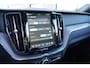 Volvo XC60 T6 Plug-in hybrid AWD Ultra Black Edition Long Range | Luchtvering | Trekhaak | HUD | Panoramisch schuif/kanteldak | Stoel en stuurwielverwarming | 21 inch | Harman Kardon | Adaptieve cruise control |