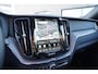 Volvo XC60 T6 Plug-in hybrid AWD Ultra Black Edition Long Range | Luchtvering | Trekhaak | HUD | Panoramisch schuif/kanteldak | Stoel en stuurwielverwarming | 21 inch | Harman Kardon | Adaptieve cruise control |