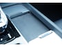 Volvo XC60 T6 Plug-in hybrid AWD Ultra Black Edition Long Range | Luchtvering | Trekhaak | HUD | Panoramisch schuif/kanteldak | Stoel en stuurwielverwarming | 21 inch | Harman Kardon | Adaptieve cruise control |