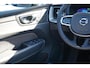 Volvo XC60 T6 Plug-in hybrid AWD Ultra Black Edition Long Range | Luchtvering | Trekhaak | HUD | Panoramisch schuif/kanteldak | Stoel en stuurwielverwarming | 21 inch | Harman Kardon | Adaptieve cruise control |