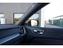 Volvo XC60 T6 Plug-in hybrid AWD Ultra Black Edition Long Range | Luchtvering | Trekhaak | HUD | Panoramisch schuif/kanteldak | Stoel en stuurwielverwarming | 21 inch | Harman Kardon | Adaptieve cruise control |