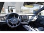Volvo XC60 T6 Plug-in hybrid AWD Ultra Black Edition Long Range | Luchtvering | Trekhaak | HUD | Panoramisch schuif/kanteldak | Stoel en stuurwielverwarming | 21 inch | Harman Kardon | Adaptieve cruise control |