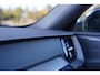 Volvo XC60 T6 Plug-in hybrid AWD Ultra Black Edition Long Range | Luchtvering | Trekhaak | HUD | Panoramisch schuif/kanteldak | Stoel en stuurwielverwarming | 21 inch | Harman Kardon | Adaptieve cruise control |