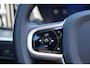 Volvo XC60 T6 Plug-in hybrid AWD Ultra Black Edition Long Range | Luchtvering | Trekhaak | HUD | Panoramisch schuif/kanteldak | Stoel en stuurwielverwarming | 21 inch | Harman Kardon | Adaptieve cruise control |