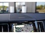 Volvo XC60 T6 Plug-in hybrid AWD Ultra Black Edition Long Range | Luchtvering | Trekhaak | HUD | Panoramisch schuif/kanteldak | Stoel en stuurwielverwarming | 21 inch | Harman Kardon | Adaptieve cruise control |