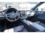 Volvo XC60 T6 Plug-in hybrid AWD Ultra Black Edition Long Range | Luchtvering | Trekhaak | HUD | Panoramisch schuif/kanteldak | Stoel en stuurwielverwarming | 21 inch | Harman Kardon | Adaptieve cruise control |