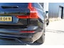 Volvo XC60 T6 Plug-in hybrid AWD Ultra Black Edition Long Range | Luchtvering | Trekhaak | HUD | Panoramisch schuif/kanteldak | Stoel en stuurwielverwarming | 21 inch | Harman Kardon | Adaptieve cruise control |