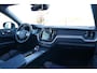 Volvo XC60 T6 Plug-in hybrid AWD Ultra Black Edition Long Range | Luchtvering | Trekhaak | HUD | Panoramisch schuif/kanteldak | Stoel en stuurwielverwarming | 21 inch | Harman Kardon | Adaptieve cruise control |