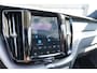 Volvo XC60 T6 Plug-in hybrid AWD Ultra Black Edition Long Range | Luchtvering | Trekhaak | HUD | Panoramisch schuif/kanteldak | Stoel en stuurwielverwarming | 21 inch | Harman Kardon | Adaptieve cruise control |