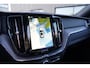 Volvo XC60 T6 Plug-in hybrid AWD Ultra Black Edition Long Range | Luchtvering | Trekhaak | HUD | Panoramisch schuif/kanteldak | Stoel en stuurwielverwarming | 21 inch | Harman Kardon | Adaptieve cruise control |