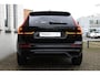 Volvo XC60 T6 Plug-in hybrid AWD Ultra Black Edition | Head-up display | Adaptive Cruise & Pilot Assist | Panoramisch Schuif-/Kanteldak | 360-Camera | Harman Kardon Premium Audio | Draadloze Telefoonlader | Premium audio by Harman Kardon | Verwarmbare voorstoelen | Vewarmbaar stuurwiel | Verwarmbare achterbank | Elektrische achterklep | Keyless entry | Elek. bed. voorstoelen met geheugen |