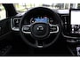 Volvo XC60 T6 Plug-in hybrid AWD Ultra Black Edition | Head-up display | Adaptive Cruise & Pilot Assist | Panoramisch Schuif-/Kanteldak | 360-Camera | Harman Kardon Premium Audio | Draadloze Telefoonlader | Premium audio by Harman Kardon | Verwarmbare voorstoelen | Vewarmbaar stuurwiel | Verwarmbare achterbank | Elektrische achterklep | Keyless entry | Elek. bed. voorstoelen met geheugen |