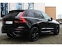 Volvo XC60 T6 Plug-in hybrid AWD Ultra Black Edition | Head-up display | Adaptive Cruise & Pilot Assist | Panoramisch Schuif-/Kanteldak | 360-Camera | Harman Kardon Premium Audio | Draadloze Telefoonlader | Premium audio by Harman Kardon | Verwarmbare voorstoelen | Vewarmbaar stuurwiel | Verwarmbare achterbank | Elektrische achterklep | Keyless entry | Elek. bed. voorstoelen met geheugen |