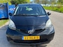 Toyota Aygo 1.0-12V + 5-Drs Airco Electric pakket Audio/CD EBD Colorpakket 2 x Airbag Dealeronderhoud Nieuwe Apk!