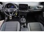 Volkswagen T-Roc Cabrio 1.5 TSI R-Line 150PK / 110kW DSG, Afneembare trekhaak, navigatie, dodehoekdetectie (side assist), R-Line in- en exterieur, verwarmbare voorstoelen, verwarmbaar multifunctioneel lederen stuurwiel, 4 seizoenen banden, 2-zone climatronic, draadloos Apple Carplay & Android Auto, DAB+, parkeersensoren voor en achter (pdc), parkeerassistent (park assist), LED plus koplampen, elektrisch verstel-, verwarm- en inklapbare buitenspiegels (spiegelpakket) etc.