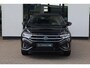 Volkswagen T-Roc Cabrio 1.5 TSI R-Line 150PK / 110kW DSG, Afneembare trekhaak, navigatie, dodehoekdetectie (side assist), R-Line in- en exterieur, verwarmbare voorstoelen, verwarmbaar multifunctioneel lederen stuurwiel, 4 seizoenen banden, 2-zone climatronic, draadloos Apple Carplay & Android Auto, DAB+, parkeersensoren voor en achter (pdc), parkeerassistent (park assist), LED plus koplampen, elektrisch verstel-, verwarm- en inklapbare buitenspiegels (spiegelpakket) etc.