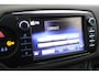 Toyota Yaris 1.5 Hybrid Bi-Tone | Cruise control | Climate control | Parkeercamera |