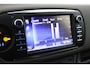 Toyota Yaris 1.5 Hybrid Bi-Tone | Cruise control | Climate control | Parkeercamera |