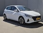 Hyundai i20 1.0 T-GDI Comfort Smart / Dealer onderhouden / Navigatie via Apple Carplay of Android Auto / Stuur- & Stoelverwarming / Achteruitrijcamera / Climate control / Cruise control / Parkeersensoren achter /