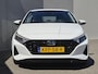 Hyundai i20 1.0 T-GDI Comfort Smart / Dealer onderhouden / Navigatie via Apple Carplay of Android Auto / Stuur- & Stoelverwarming / Achteruitrijcamera / Climate control / Cruise control / Parkeersensoren achter /