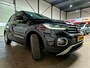 Volkswagen T-Cross 1.0 TSI 110PK Style + Trekhaak|LED|Climate|Camera|Adaptive cruise|DAB|Apple|Android|PDC|17"LMV|Leder/stof