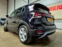 Volkswagen T-Cross 1.0 TSI 110PK Style + Trekhaak|LED|Climate|Camera|Adaptive cruise|DAB|Apple|Android|PDC|17"LMV|Leder/stof